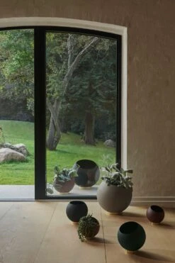 AYTM Globe Blumentopf Ø17 Cm, Schwarz -Bergs Potter Verkaufe aytm globe blumentopf schwarz 7 4