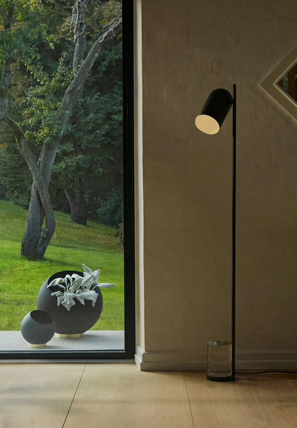 AYTM Globe Blumentopf Ø30 Cm, Schwarz 6 AYTM Globe Blumentopf Ø30 Cm, Schwarz – Bild 4