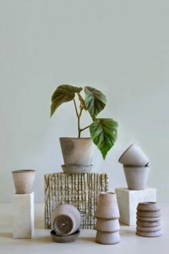 Bergs Potter Julie Topf Mit Unterteller Grau Ø17 Cm -Bergs Potter Verkaufe bergs potter julie raw rosa 17 cm set 4