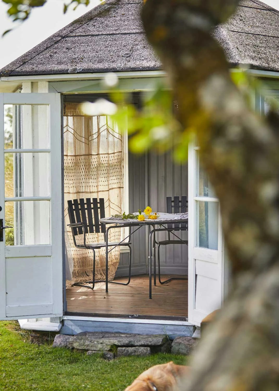 Sandhamn Tisch Ø100 Cm, Schwarz/Orkangrau 6 Sandhamn Tisch Ø100 Cm, Schwarz/Orkangrau – Bild 4